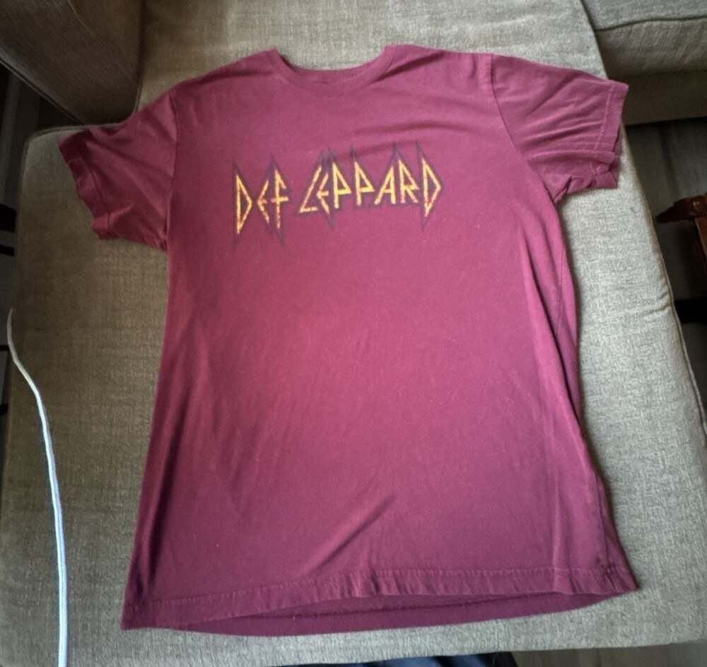 Def Leppard Graphic Band T-Shirt Maroon Size M
